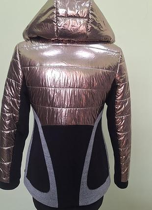 Жіноча стьобана легка блискуча куртка комбінована з кашеміром