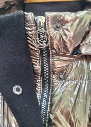 Жіноча стьобана легка блискуча куртка комбінована з кашеміром