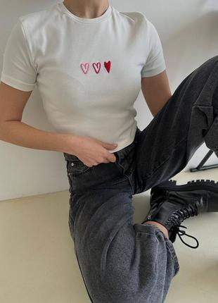 Топ футболка укорочена біла з сердечками