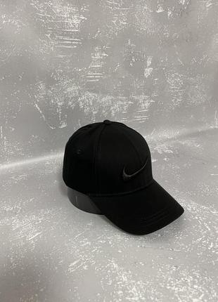 Чорна кепка з вишивкою nike (найк)3 фото