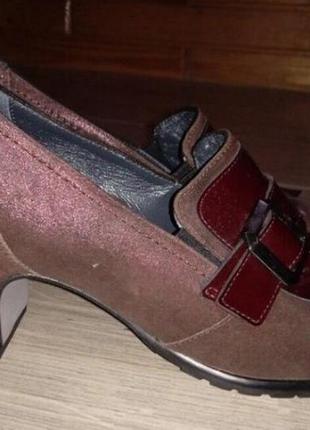 Шикарні жіночі туфлі нові італія розмір 39-25см