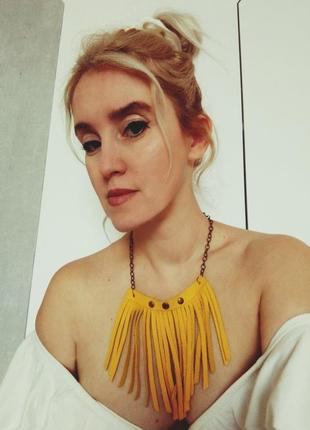 Жовте кольє-бахрома з натуральної шкіри