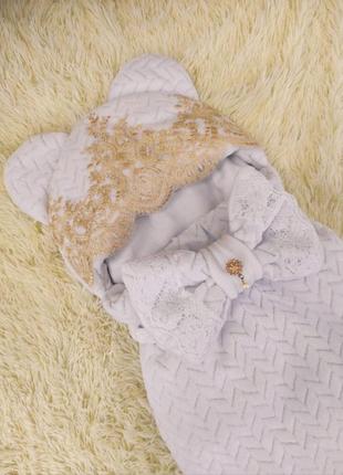 Нарядный спальник для новорожденных детей, плюш белый с бежевым кружевом2 фото