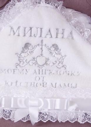 Белая махровая крыжма бантик с вышивкой имени ребенка, ангелочками и пожеланиями