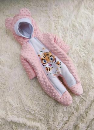 Комплект спальник из плащевки + комбинезон из плюша для новорожденных, персиковый принт тигренок6 фото