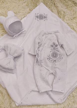 Летний муслиновый конверт + комбинезон с шапочкой для новорожденных, глитер серебряные звездочки на белом2 фото