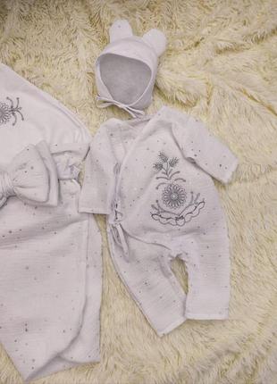 Летний муслиновый конверт + комбинезон с шапочкой для новорожденных, глитер серебряные звездочки на белом4 фото