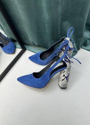 Сині замшеві туфлі човники з гострим носком1 фото