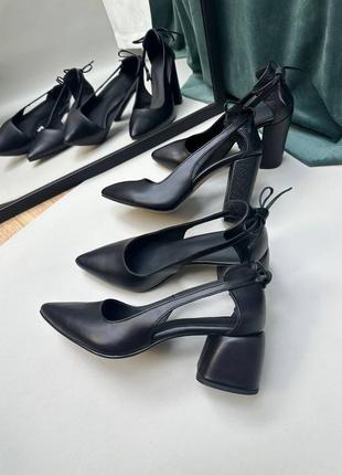 Чорні шкіряні туфлі човники зі зручним каблуком