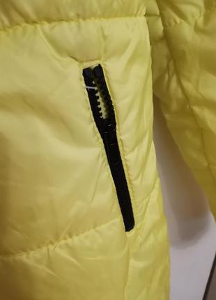 Легкая куртка лимонного цвета5 фото