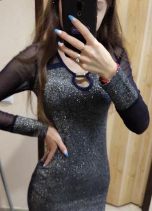 Нарядное блестящее платье