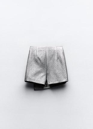 Ламинированная юбка-шорты с узлом3 фото