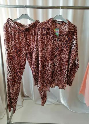 Шикарний костюм креп шифон принт лео леопард виміри блуза сорочка з подовженою спинкою з боків розрі10 фото