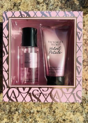Подарунковий набір victoria's secret velvet petals gift set