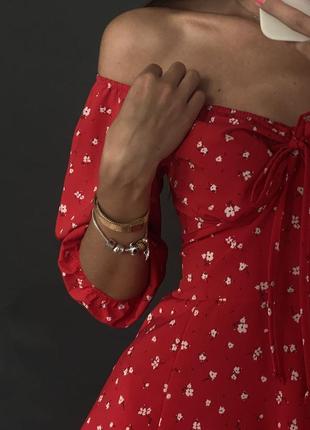 Неймовірно жіночна червона сукня з квітковим принтом з розрізом по ножці, рукавами 3/42 фото
