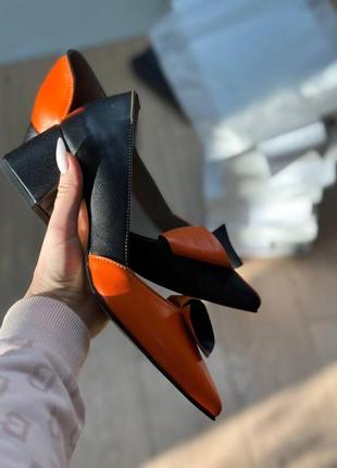 Класичні туфлі човники з декором щ натуральної шкіри чорної та оранжевої2 фото