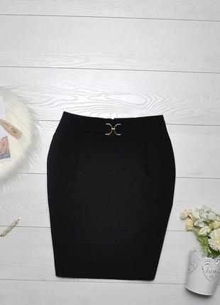 Красива чорна юбка з золотистим оздобленням h&m.