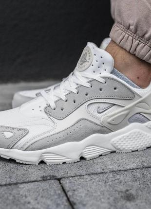 Демисезонные белые кроссовки nike huarache білі чоловічі кросівки nike huarache