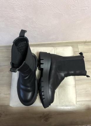 Жіночі чорні шкіряні черевики челсі patent2 фото