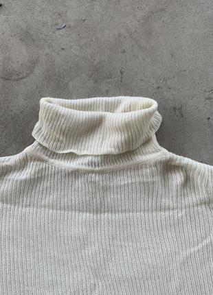 Укороченый свитер бежевого цвета3 фото