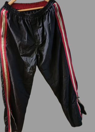 Штани спортивні нейлонові плащовка into black колір чорний смуга stripes весна літо zip карго оригінал original9 фото