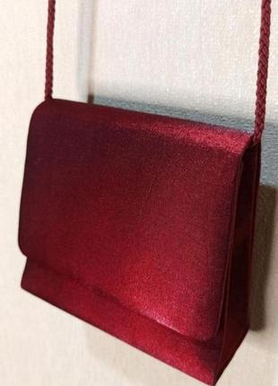 Красива сумочка в вечірньому стилі