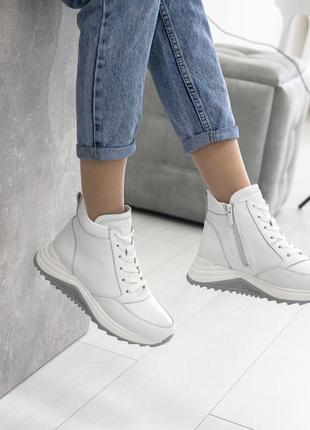 Женские зимние ботинки белого цвета7 фото
