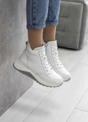 Женские зимние ботинки белого цвета9 фото