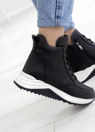 Чорні жіночі зимові шкіряні черевики на шнурку8 фото