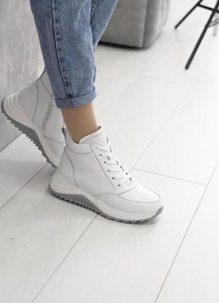 Демисезонные кожаные женские белые ботинки 3710 фото