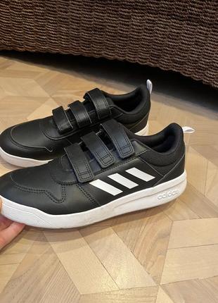 Новые кроссовки adidas оригинал кожаные