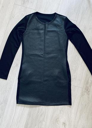 Чорне коротке плаття з імітацією шкіри р42