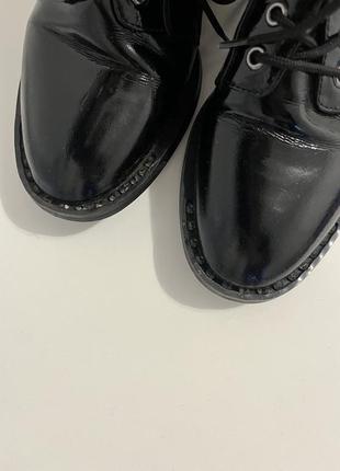 Лаковые кожаные ботинки с кристаллами2 фото