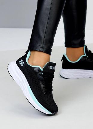 Новые текстильные кроссовки для девушек, весенний летний вариант черного цвета на белой подошве2 фото