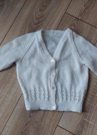 Вязана біла кофта на гудзиках для дівчинки 1-3 роки