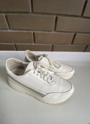 Шкіряні кросівки білі,40розмір1 фото