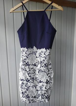Синее платье по фигуре с белым кружевом на юбке с открытой спиной boohoo2 фото