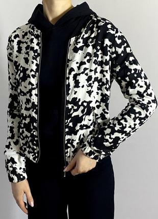 Бомбер тонкий в коров'ячий принт l куртка весняна кофта