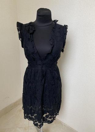 Чёрное ажурное платье