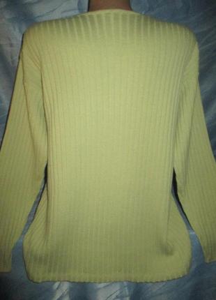 Акриловый свитерок с вырезом,пог55+-...5 фото
