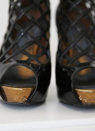 Ефектні туфлі, ботильйони лакові3 фото