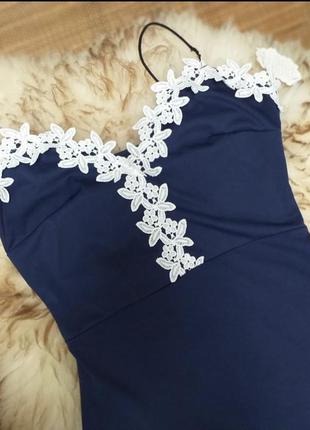 Сукня міді по фігурі з контрастною обробкою мереживом2 фото