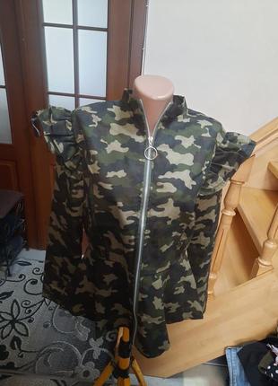 Блуза на замку