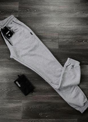 Стильные трикотажные спортивные мужские штаны удобные на каждый день серого цвета | спортивные трикотажные8 фото