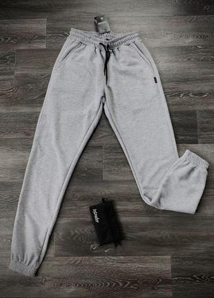 Стильные трикотажные спортивные мужские штаны удобные на каждый день серого цвета | спортивные трикотажные9 фото