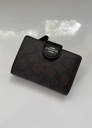 Коричневий середній гаманець corner medium zip wallet black brown coach1 фото