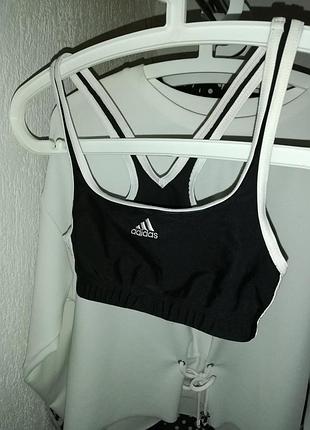 Топ спорт adidas чорно-білий