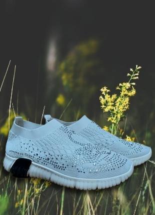 Белоснежные кроссовки - носки со стразами. турция.  размер 36.