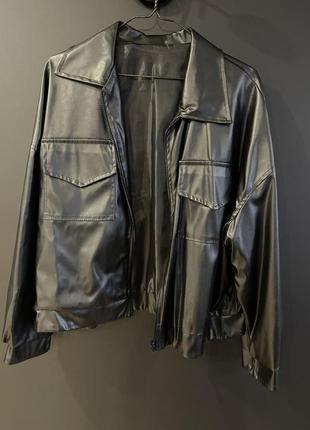 Легкая курточка из кожзама3 фото