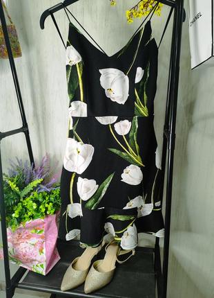 Чорна сукня з тюльпанами